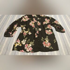 KK (Kardashian Kollection) black kimono-style open top.